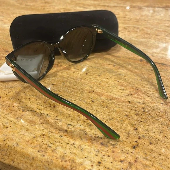 GucciGG0702SKN 54-19-145.Sunglasses.Authentic made in Italy  display picture 1